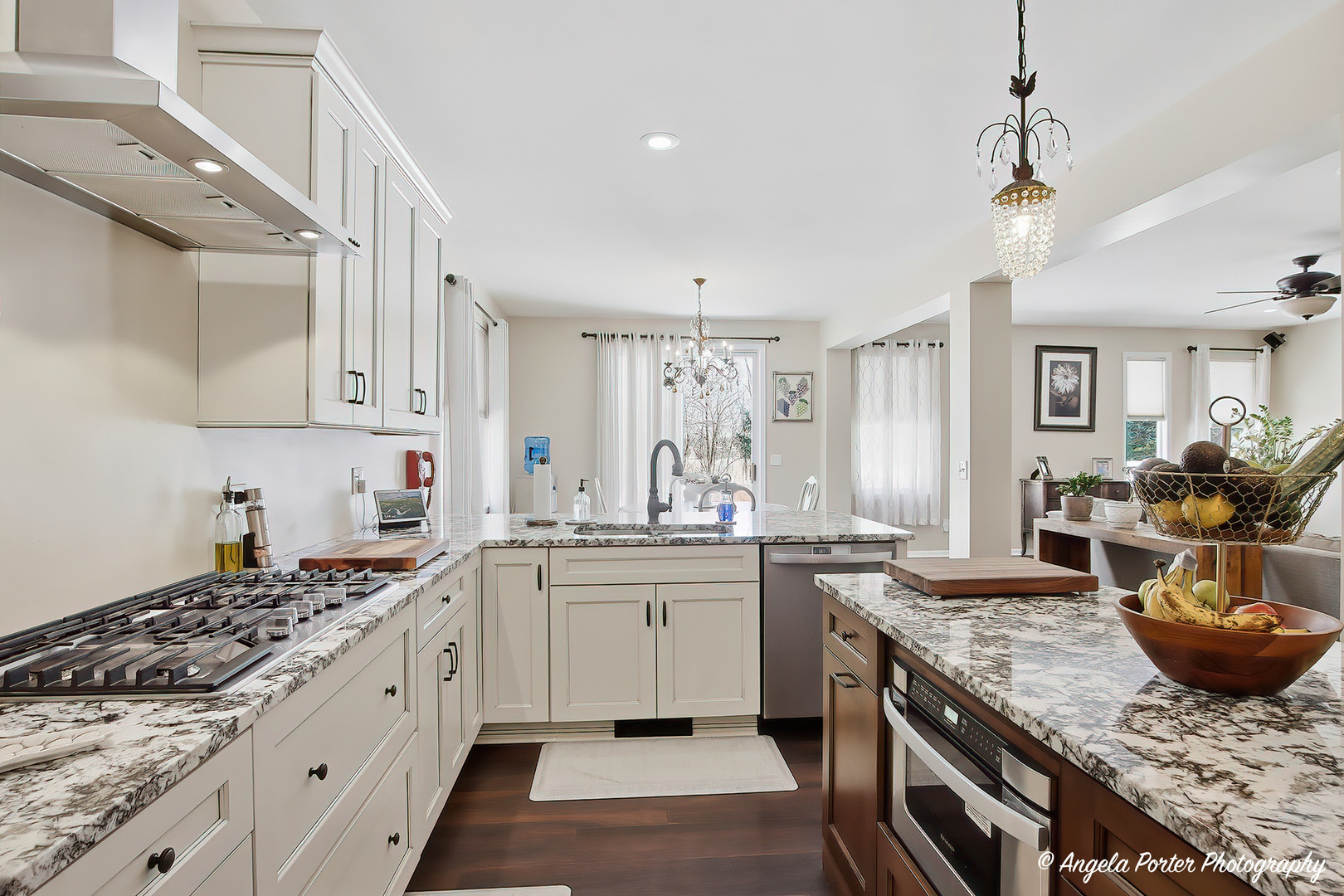 1906 Hillside Lane, McHenry, IL 60051