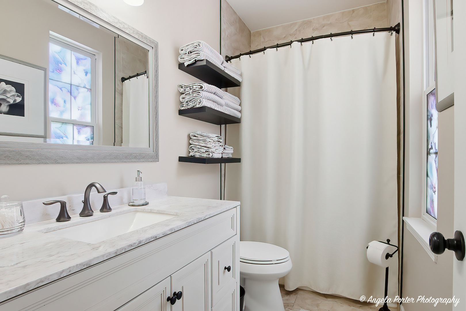 1906 Hillside Lane, McHenry, IL 60051