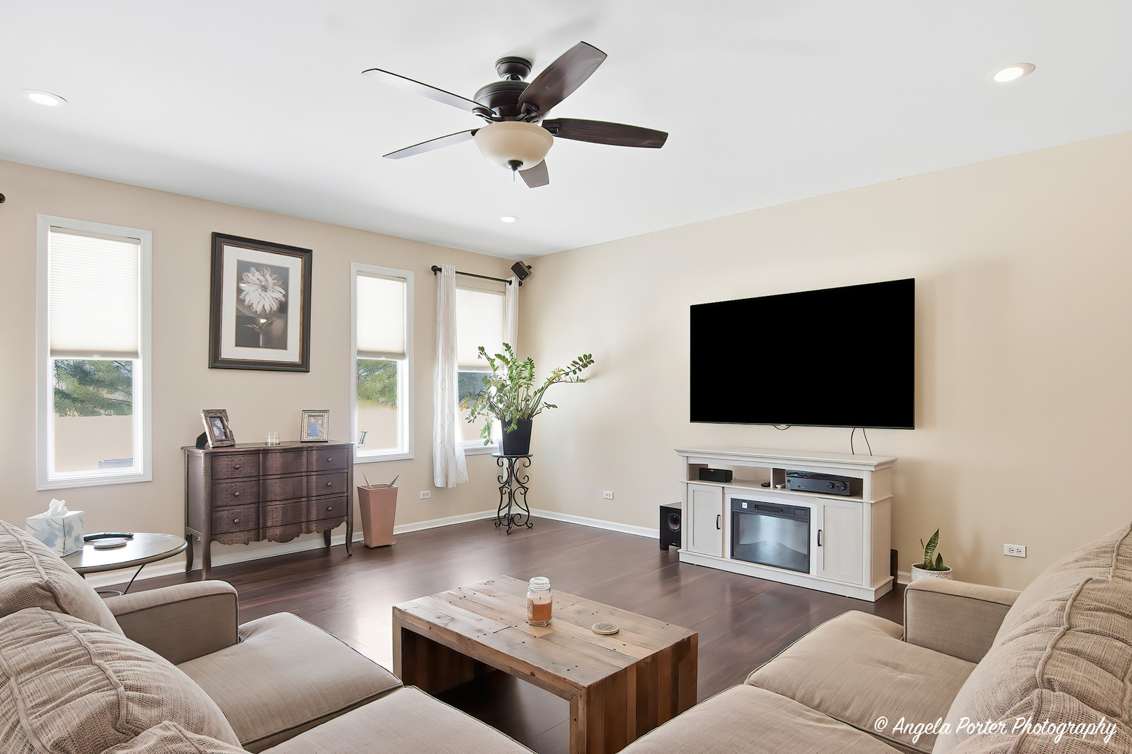 1906 Hillside Lane, McHenry, IL 60051