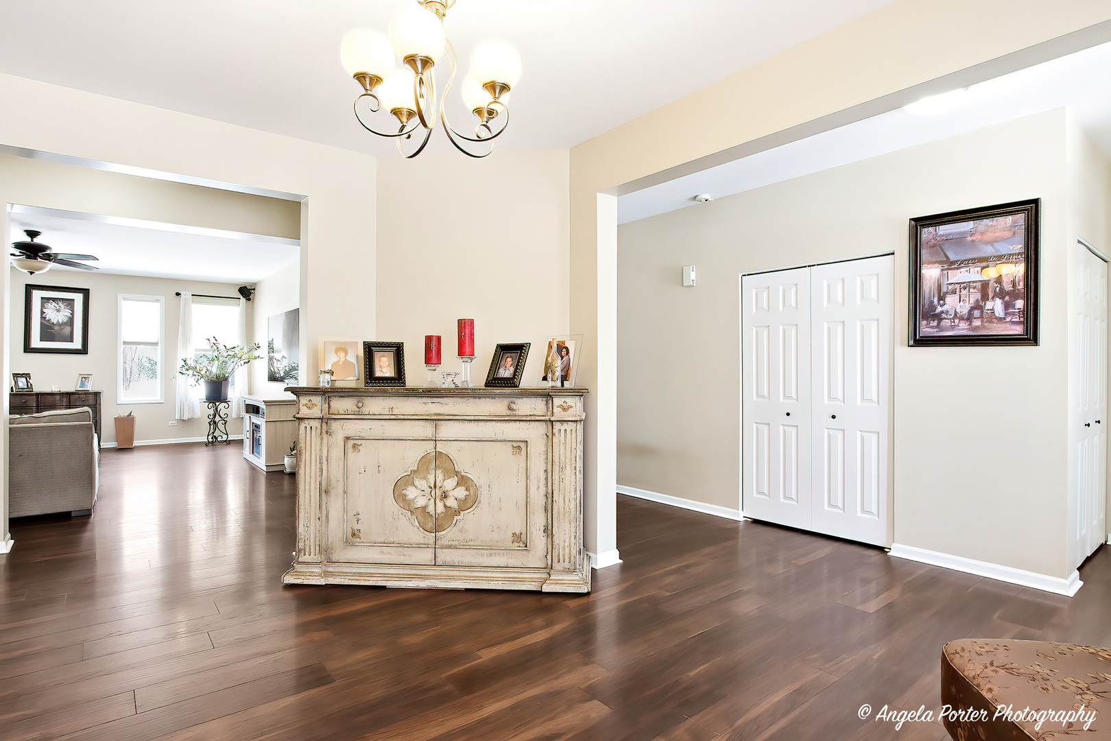 1906 Hillside Lane, McHenry, IL 60051