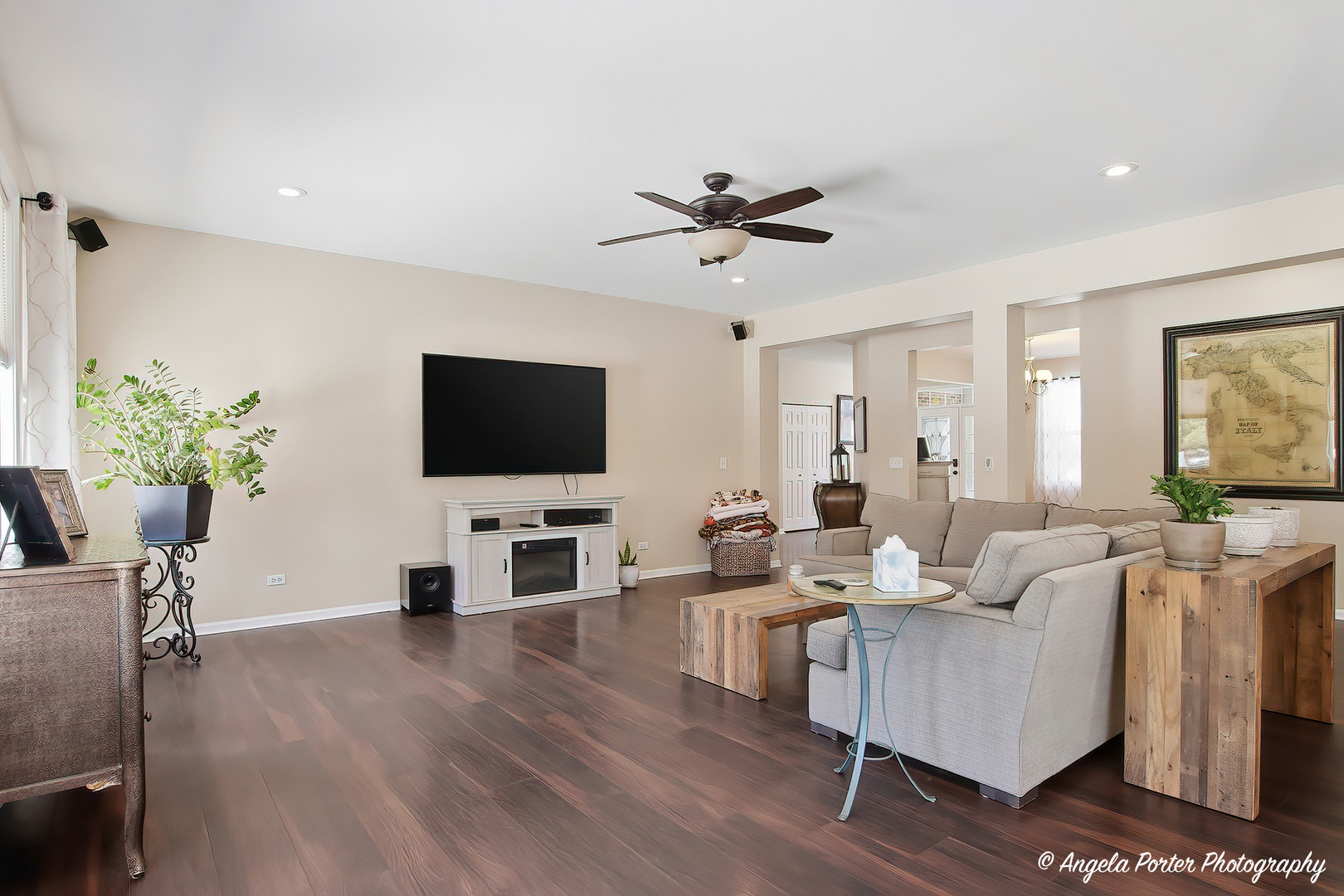 1906 Hillside Lane, McHenry, IL 60051