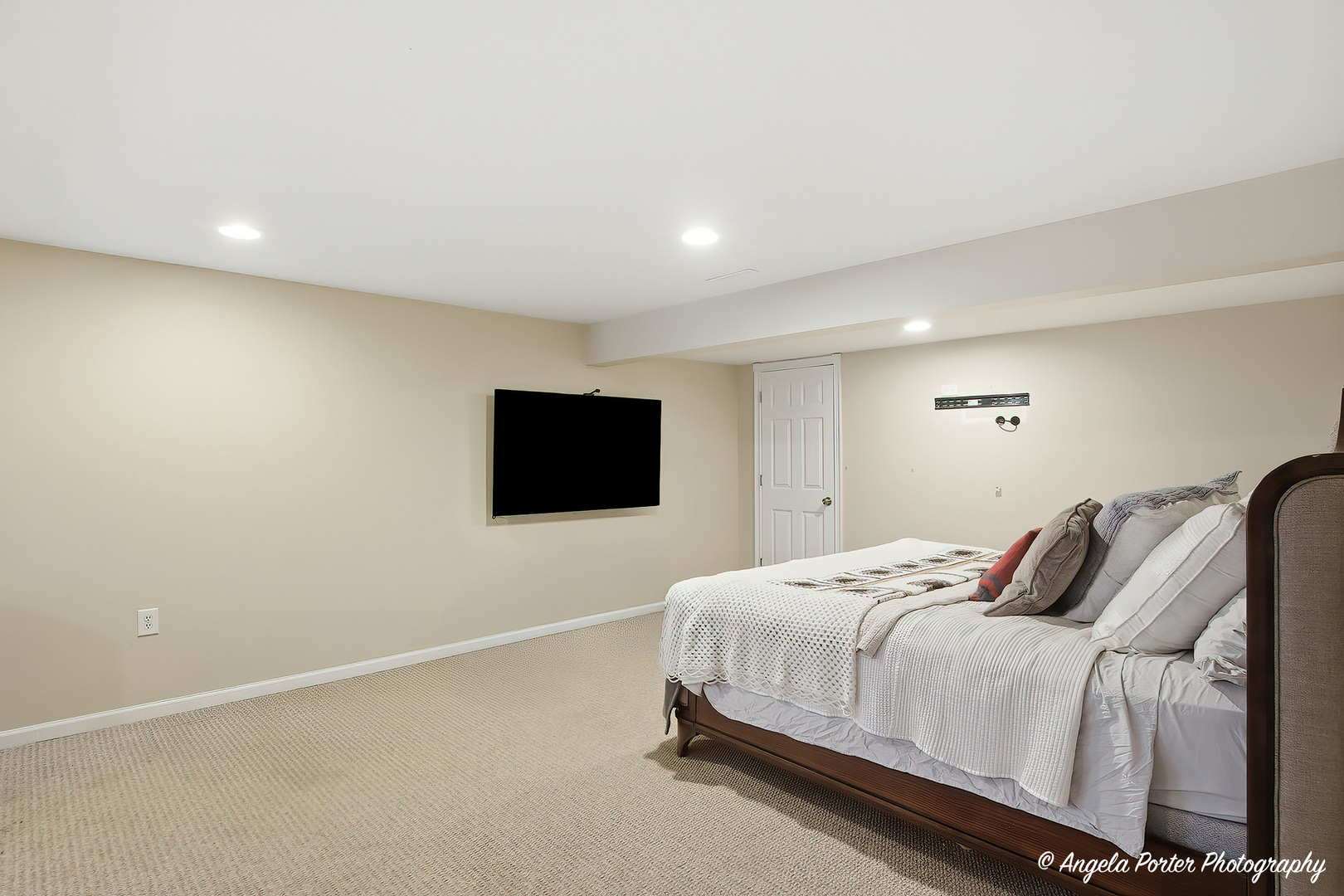 1906 Hillside Lane, McHenry, IL 60051