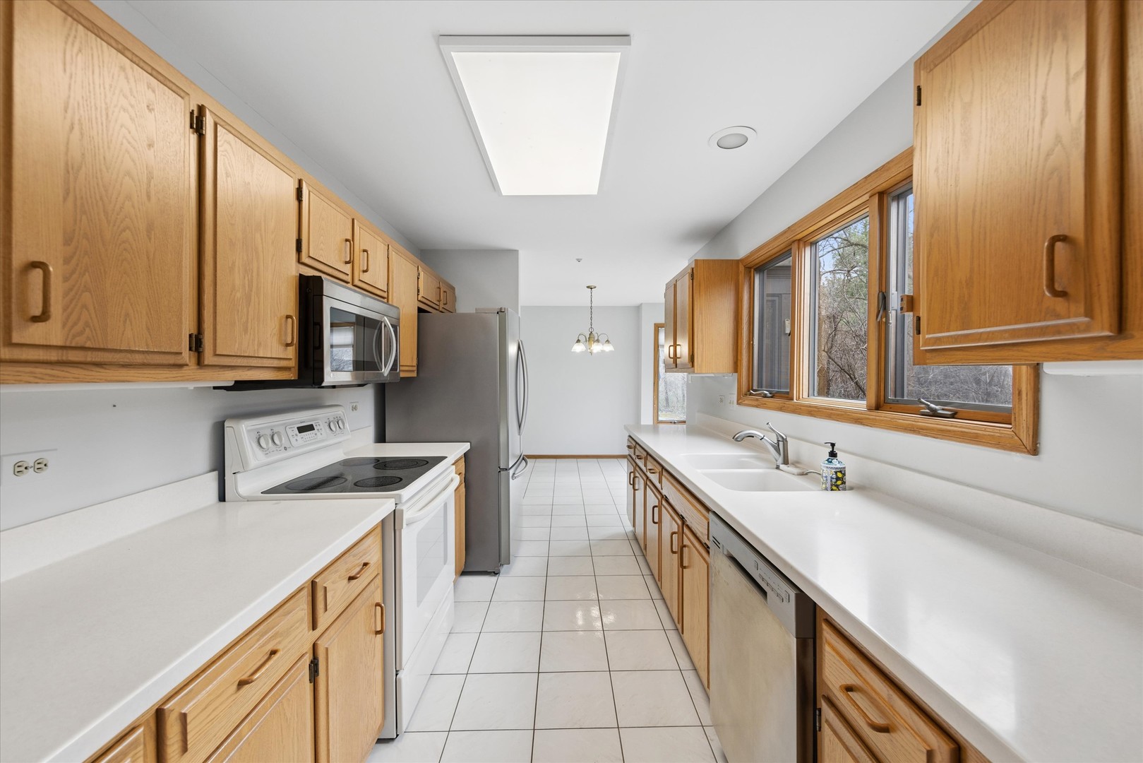 1125 Foxtail Court, Darien, IL 60561