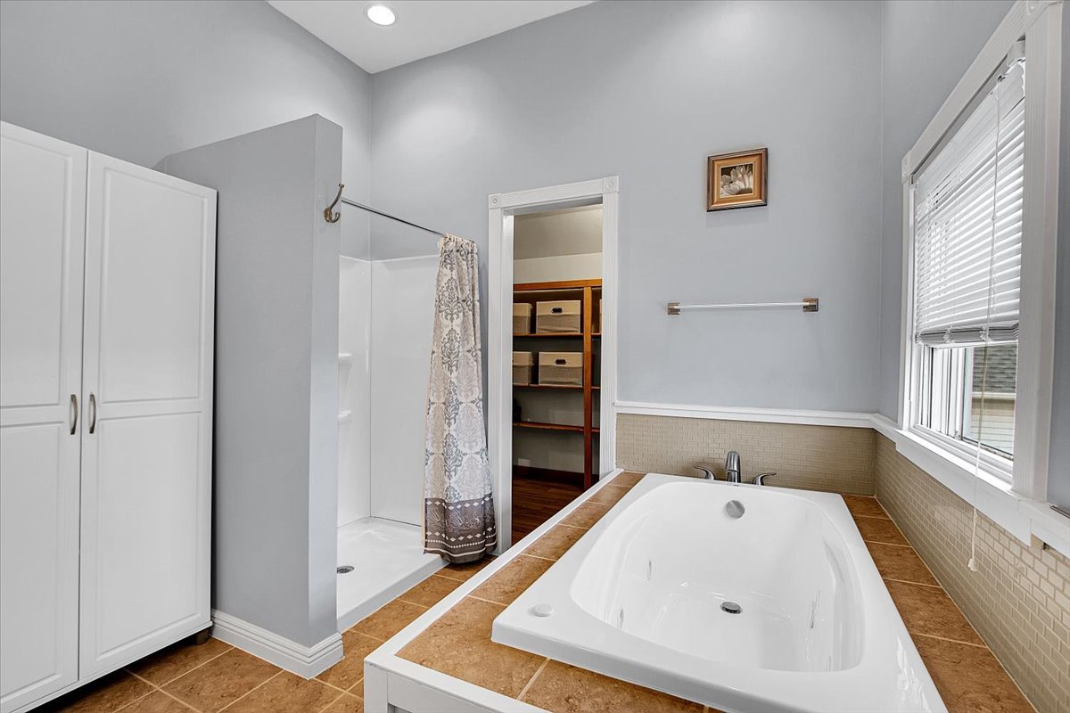 6393 Chicago Road, Yorkville, IL 60560