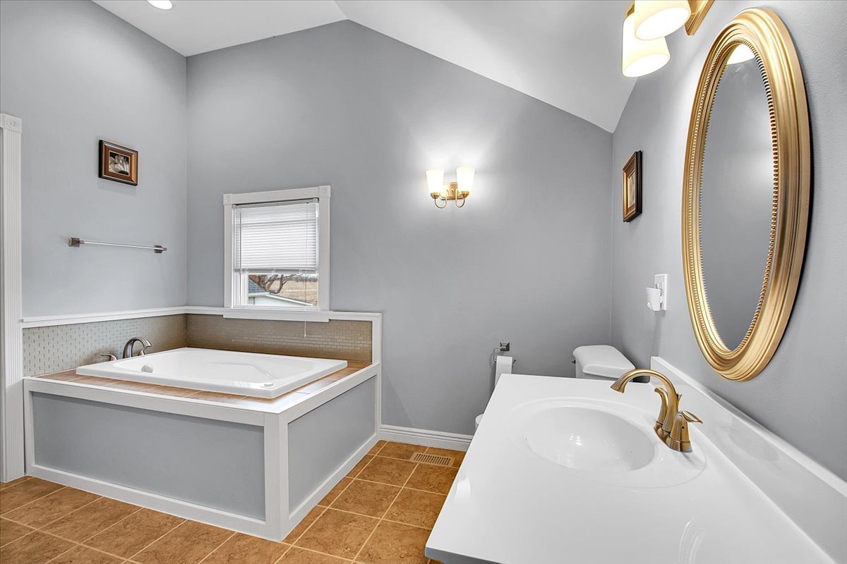 6393 Chicago Road, Yorkville, IL 60560