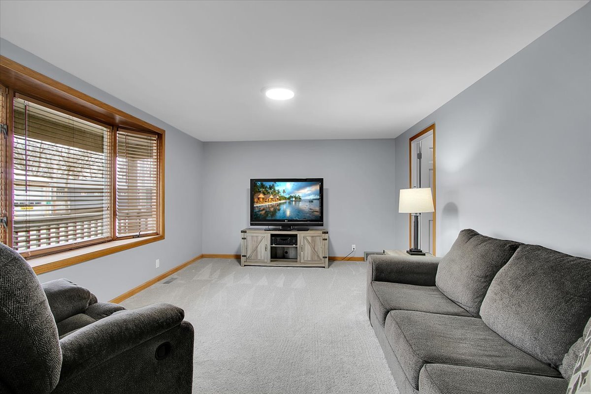 6393 Chicago Road, Yorkville, IL 60560