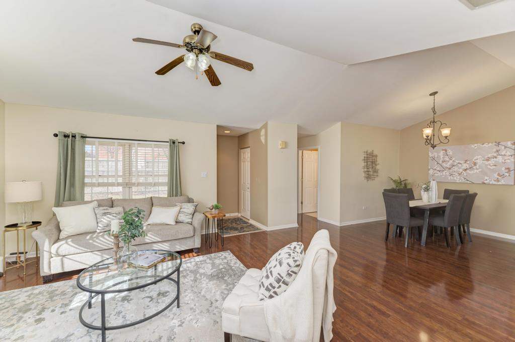 833 HAVENSHIRE Road #833, Naperville, IL 60565