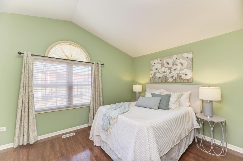 833 HAVENSHIRE Road #833, Naperville, IL 60565