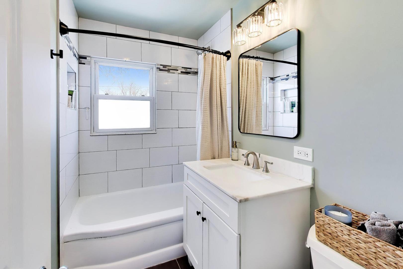 315 S Morgan Avenue, Wheaton, IL 60187