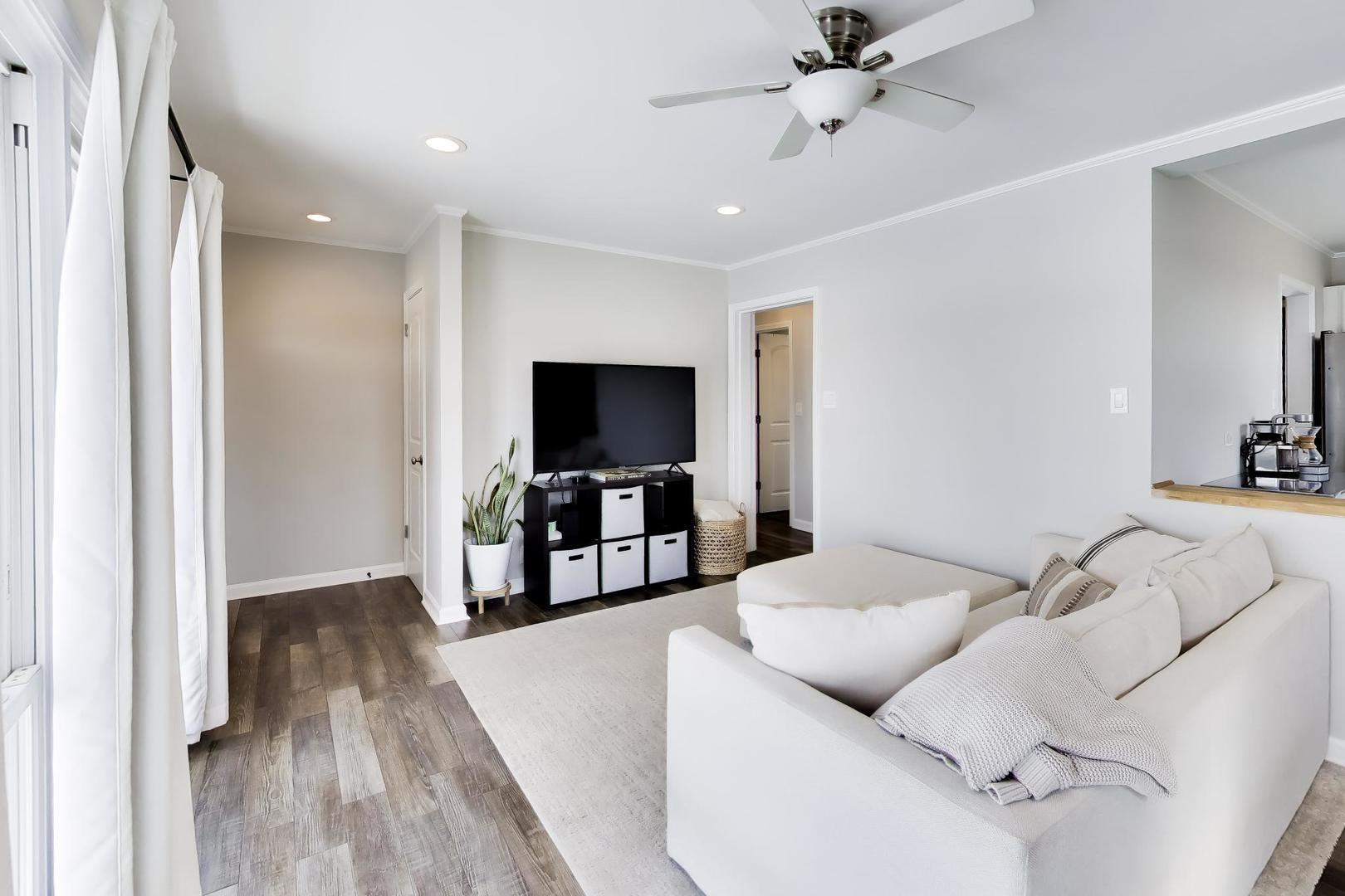 315 S Morgan Avenue, Wheaton, IL 60187