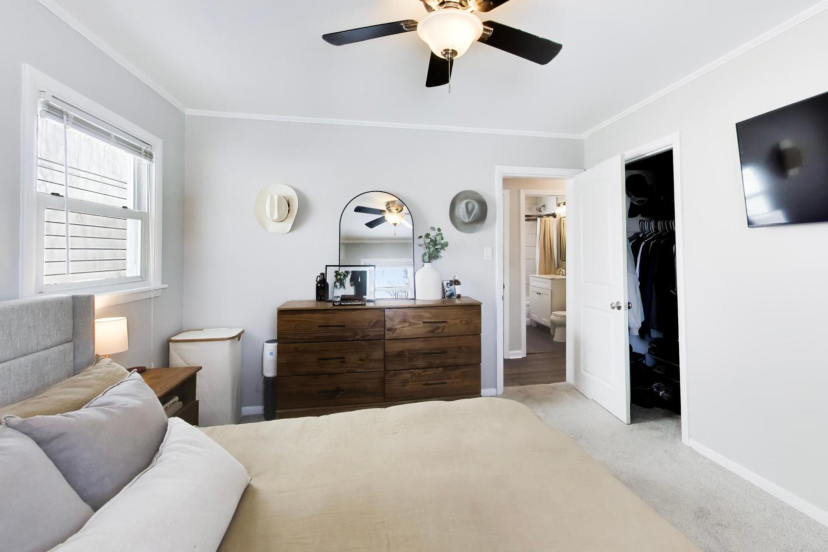 315 S Morgan Avenue, Wheaton, IL 60187