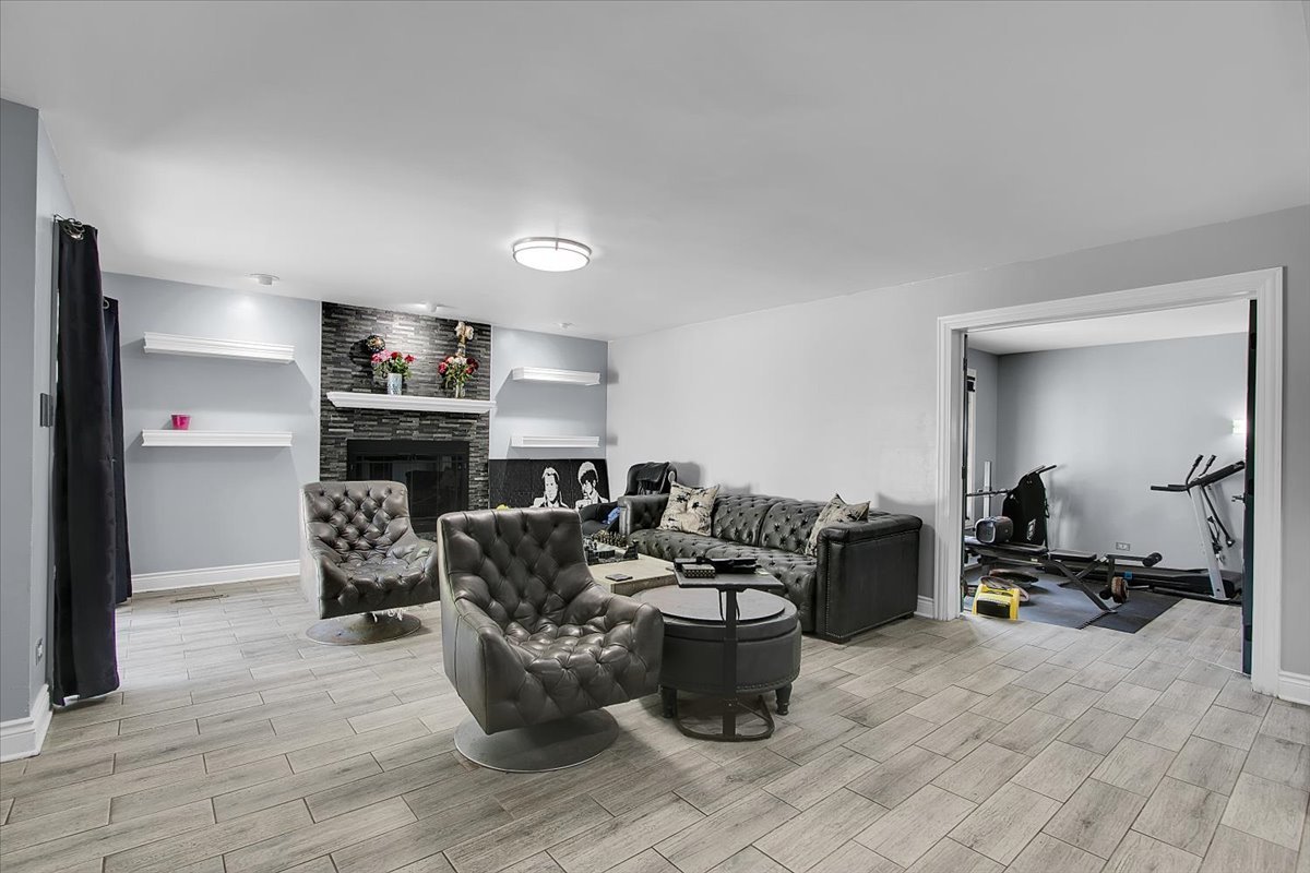 3033 E Hickory Lane, Crete, IL 60417