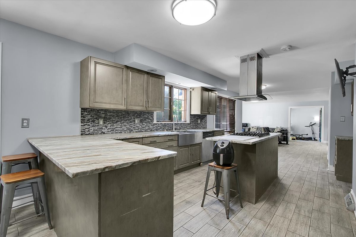 3033 E Hickory Lane, Crete, IL 60417