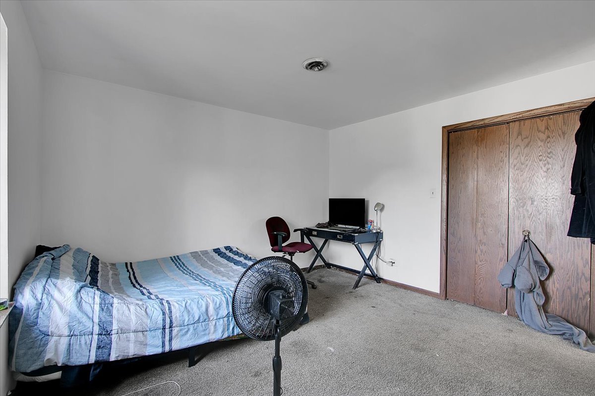 3033 E Hickory Lane, Crete, IL 60417