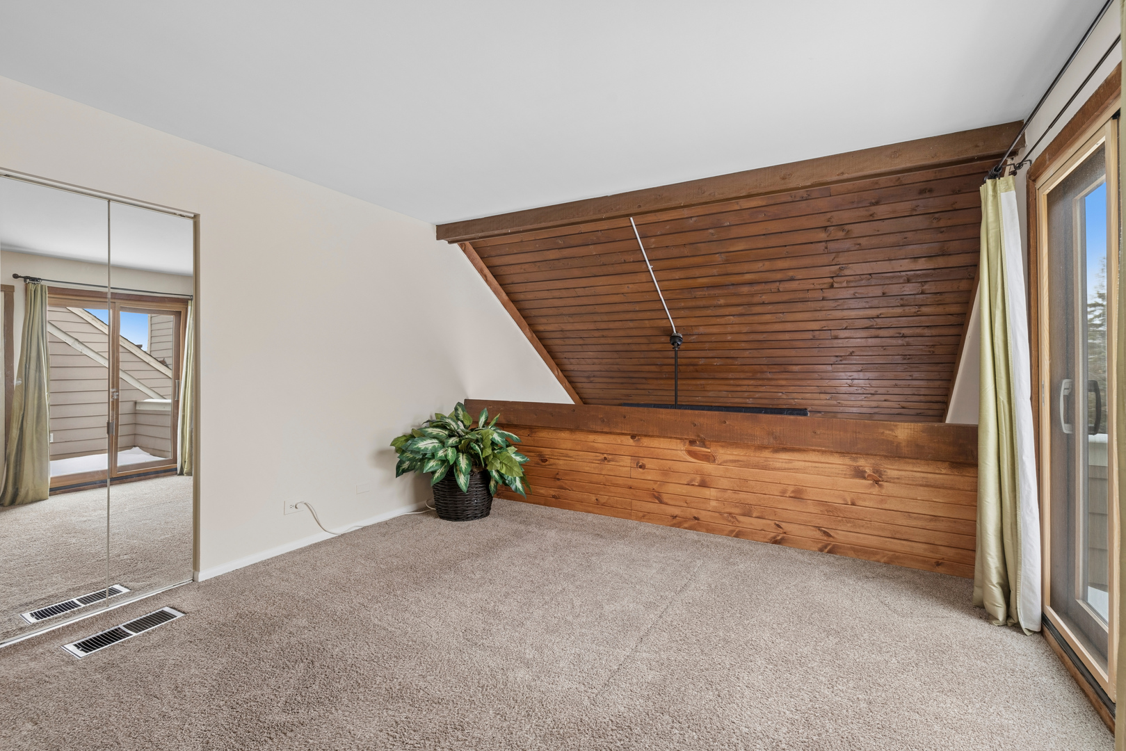 2930 Frontenac Street #207, North Chicago, IL 60064