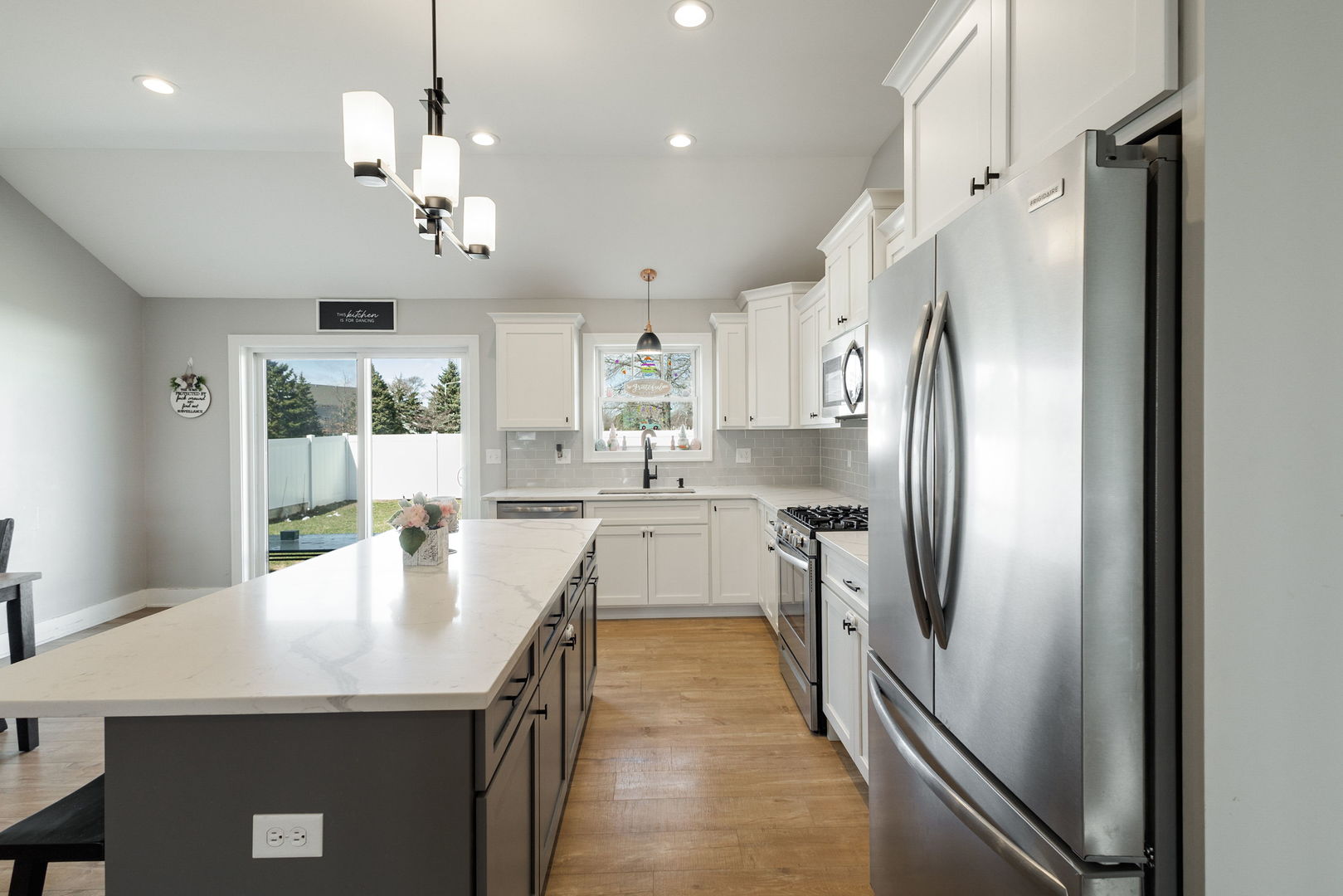 1059 Hummingbird Lane, Peotone, IL 60468