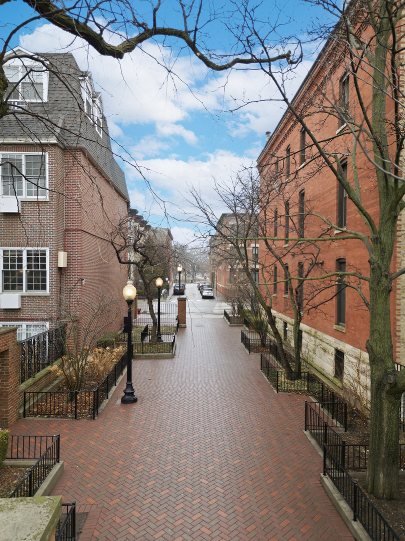 1760 N WELLS Street #2D, Chicago, IL 60614