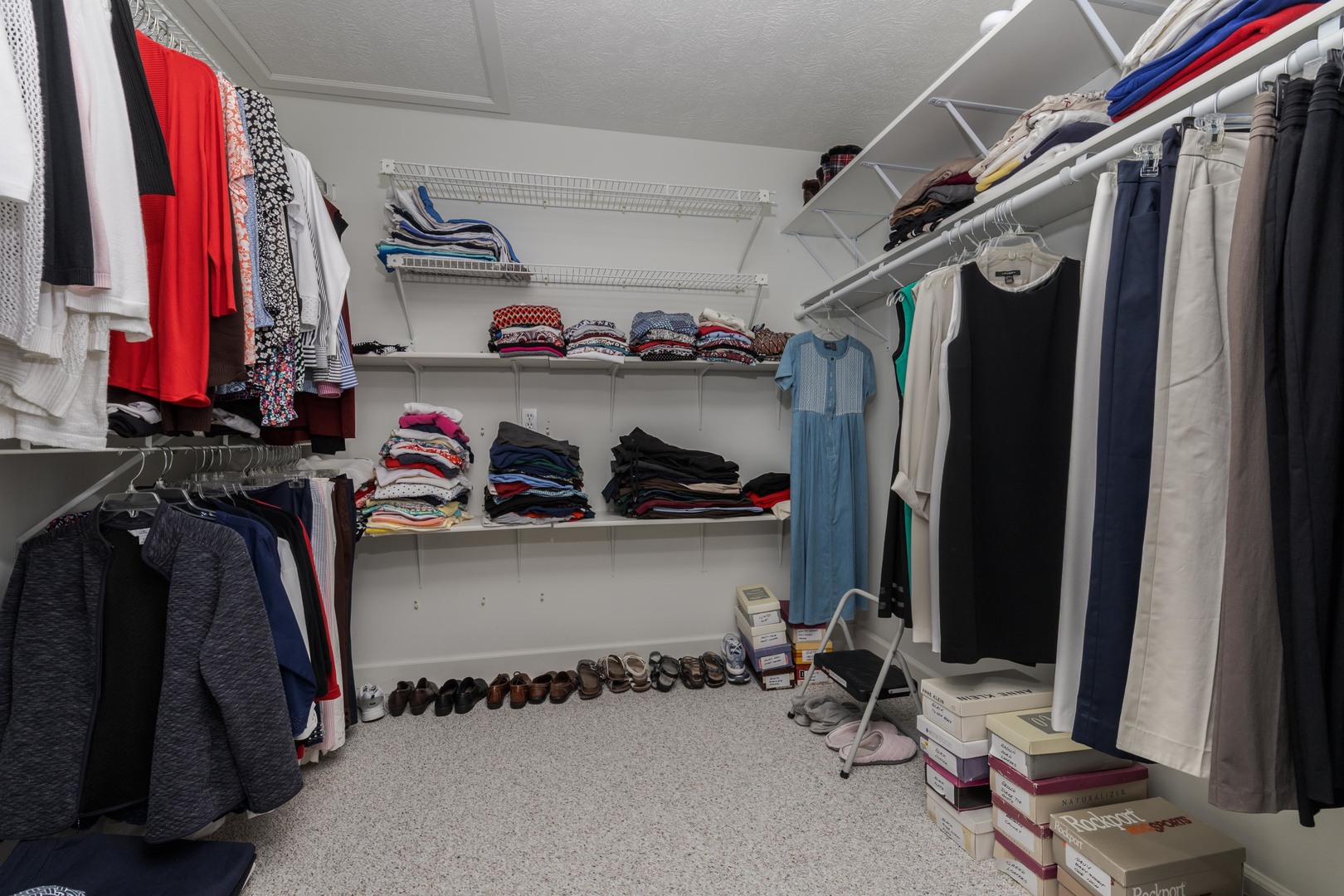 3 Jill Court, Bloomington, IL 61701