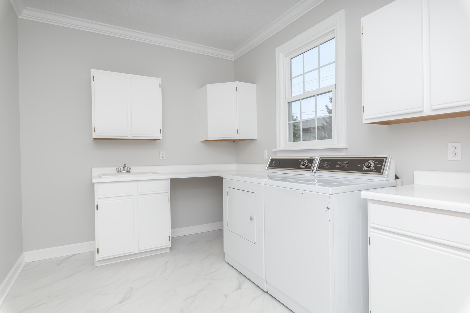 3 Jill Court, Bloomington, IL 61701