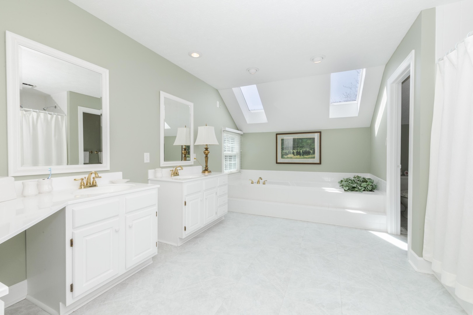 3 Jill Court, Bloomington, IL 61701