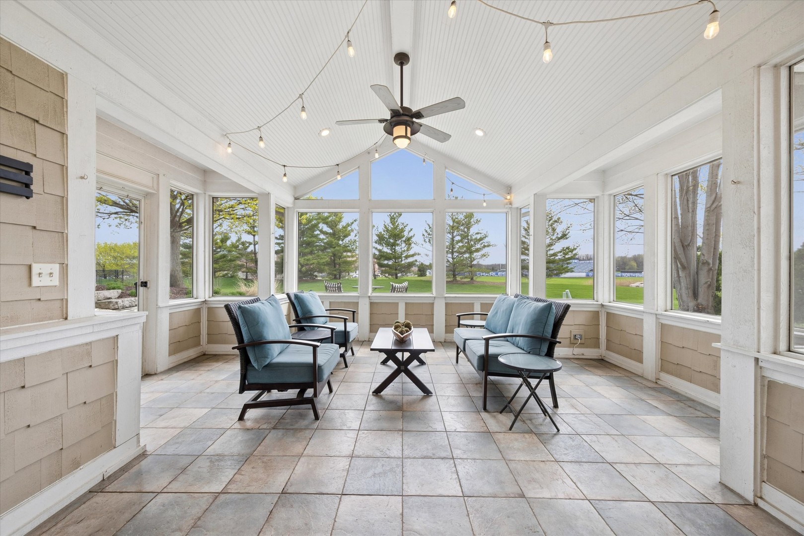 521 River Ridge Drive, St. Charles, IL 60175