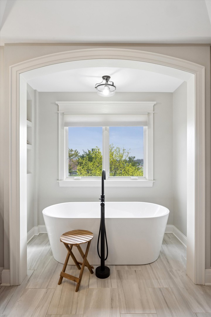 521 River Ridge Drive, St. Charles, IL 60175