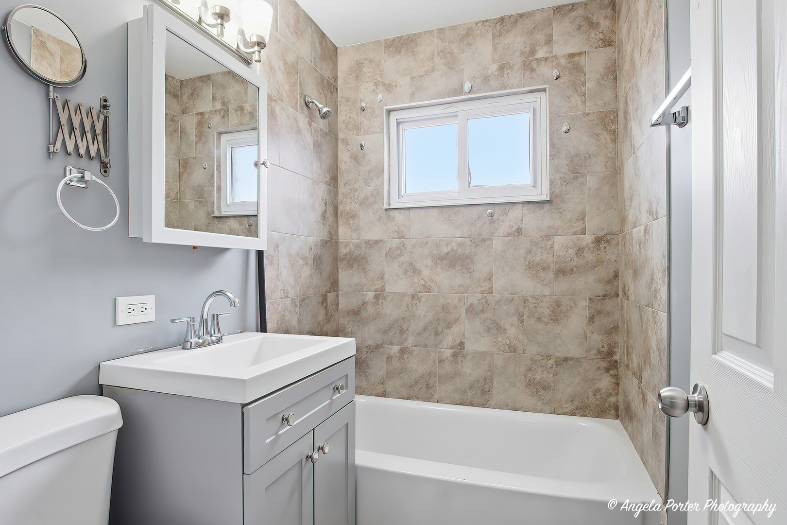 610 Larkdale Row, Wauconda, IL 60084