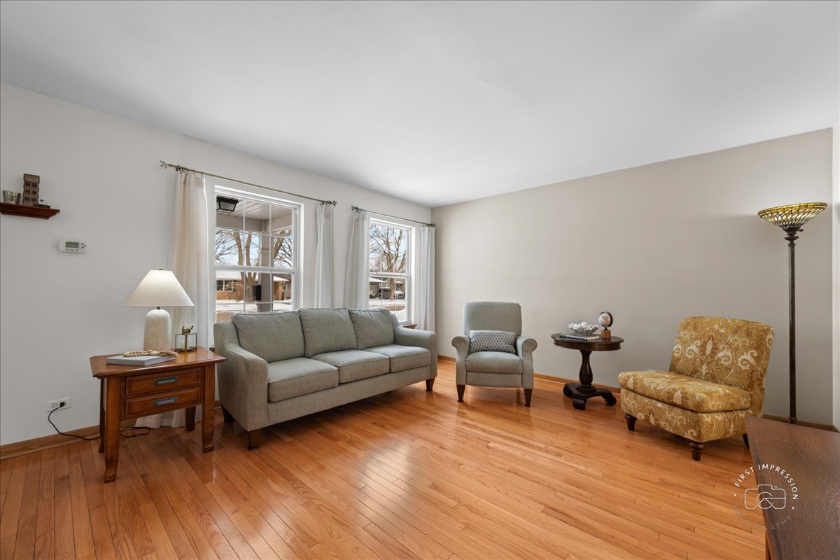 645 E State Street, South Elgin, IL 60177