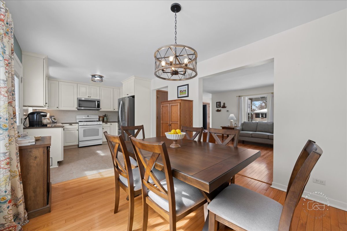 645 E State Street, South Elgin, IL 60177