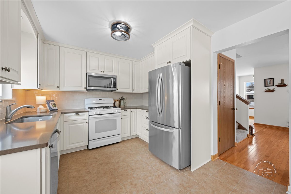 645 E State Street, South Elgin, IL 60177