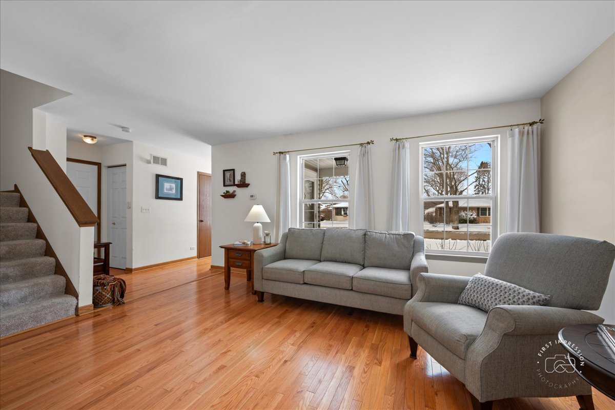 645 E State Street, South Elgin, IL 60177