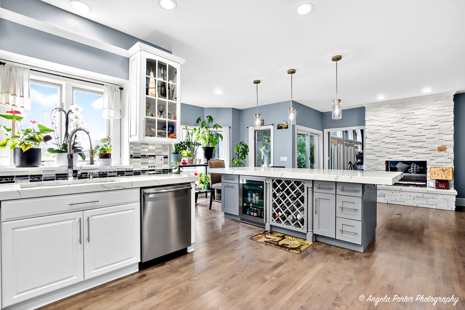 701 Caitlin Court, Grayslake, IL 60030