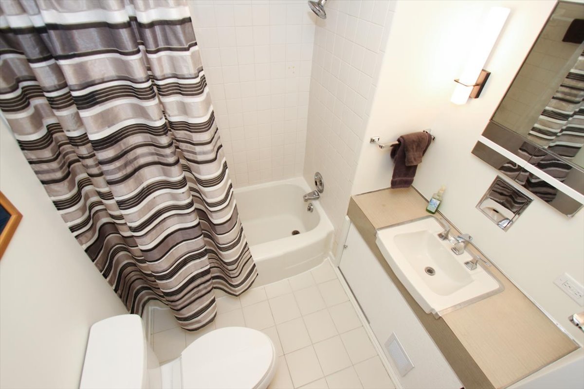 111 W Washington Boulevard, Lombard, IL 60148