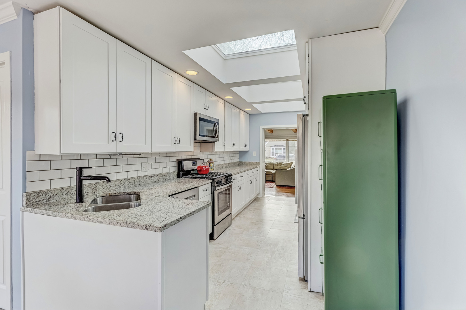 1906 W Greendale Avenue, Park Ridge, IL 60068