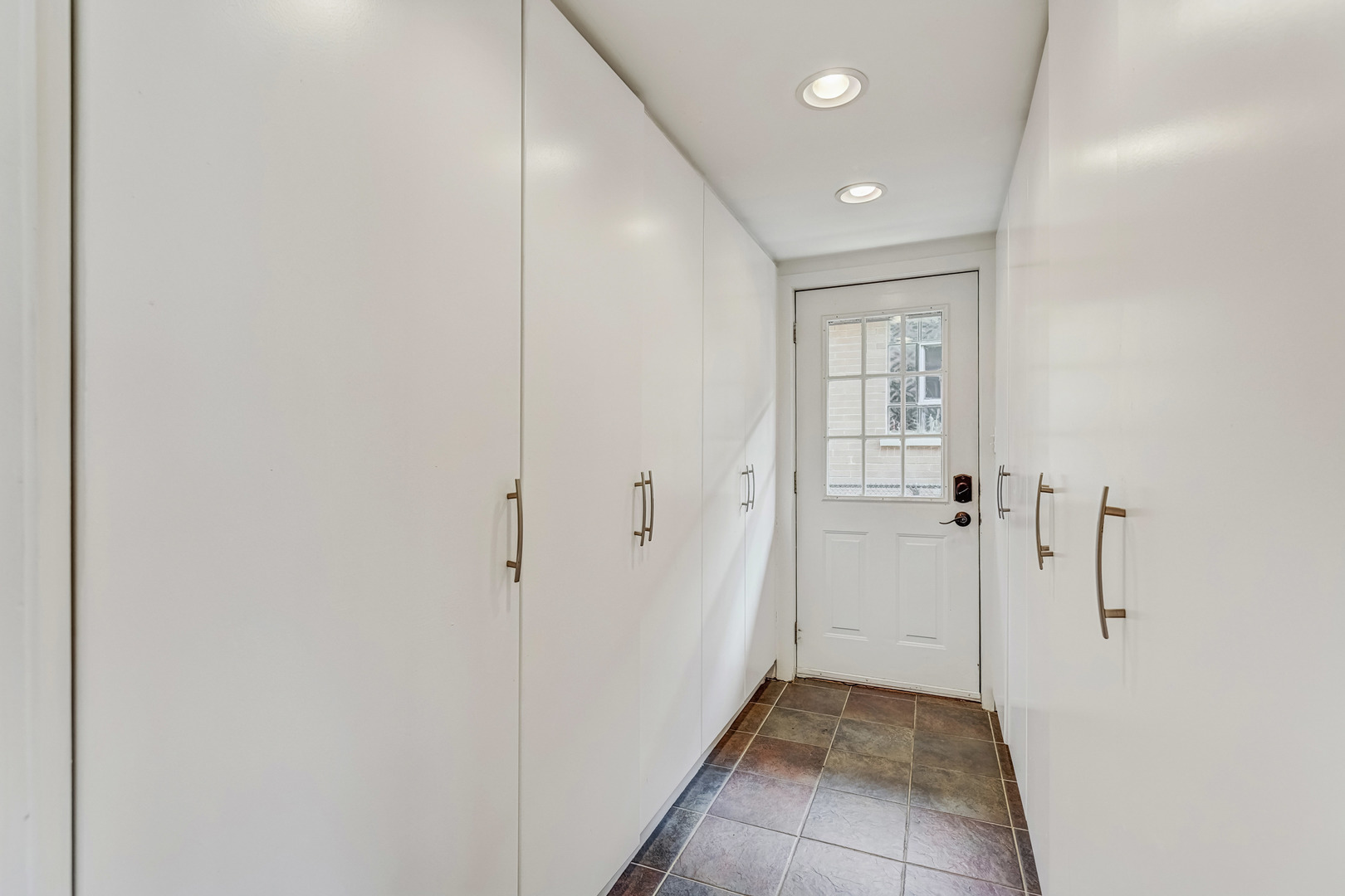 1906 W Greendale Avenue, Park Ridge, IL 60068