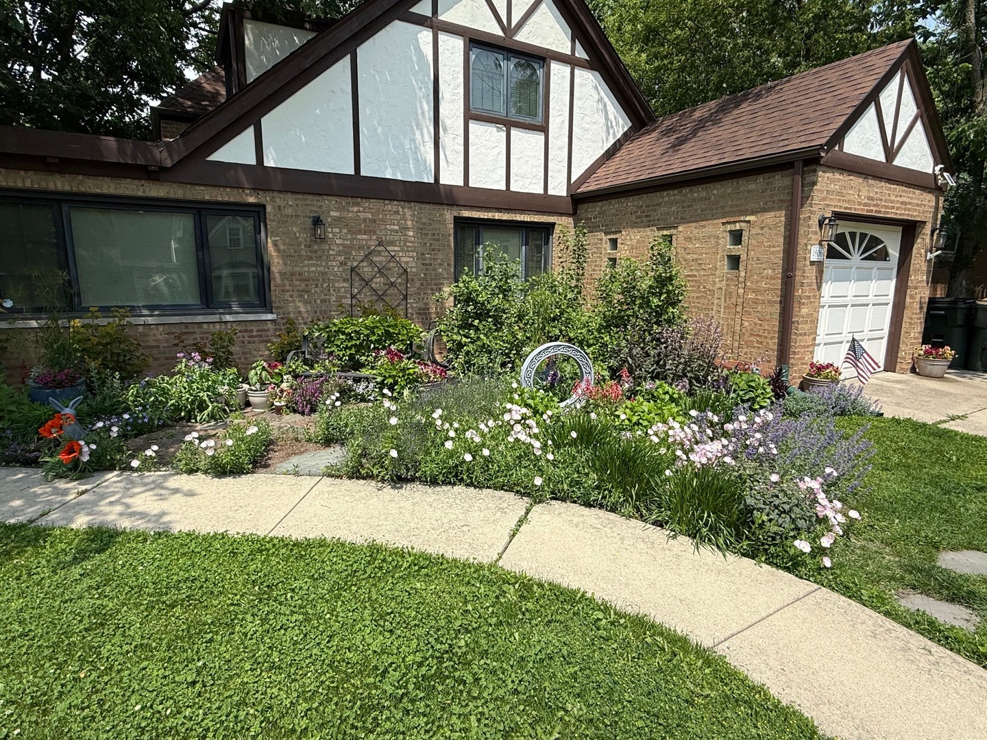 1906 W Greendale Avenue, Park Ridge, IL 60068