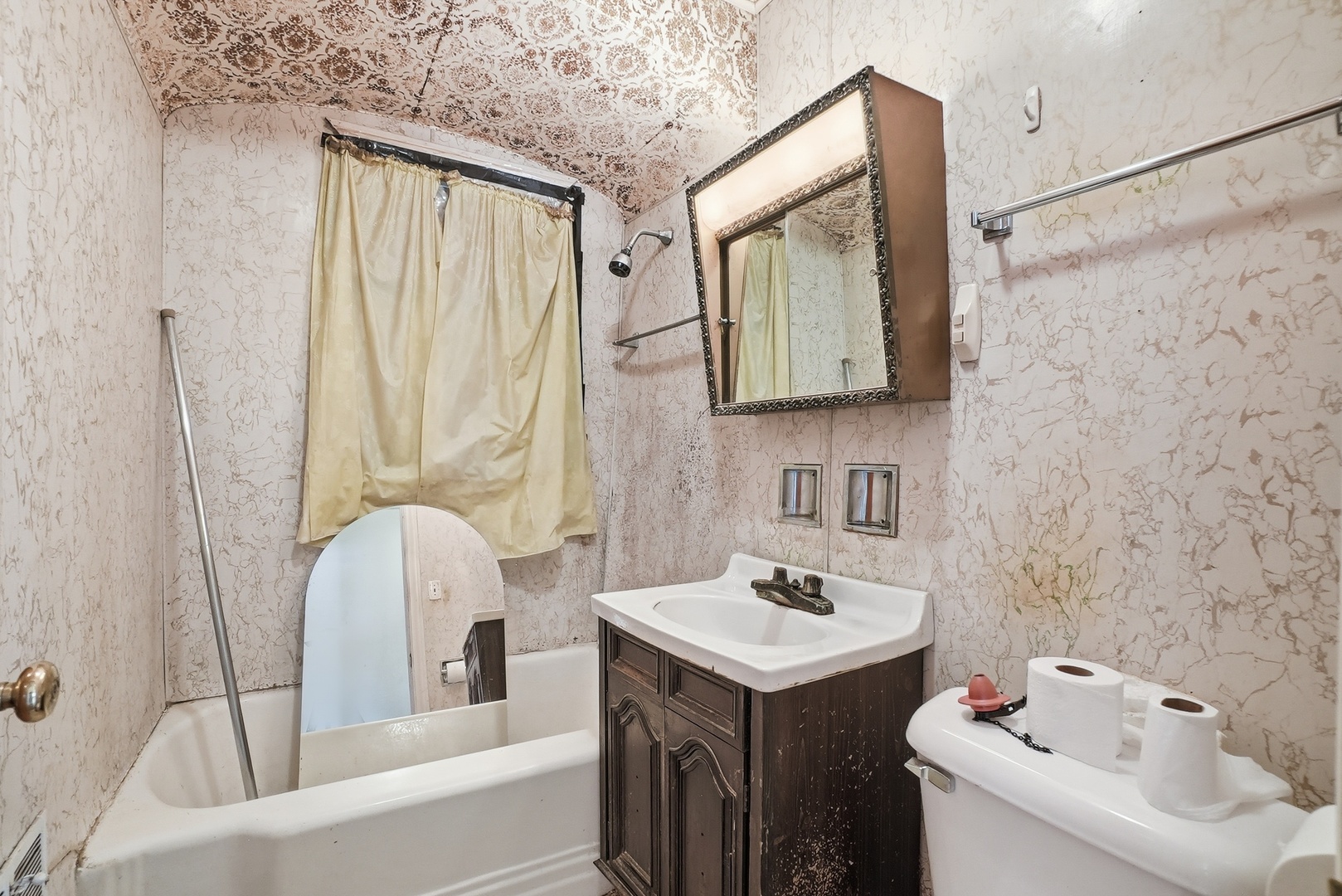 7339 N Osceola Avenue, Chicago, IL 60631