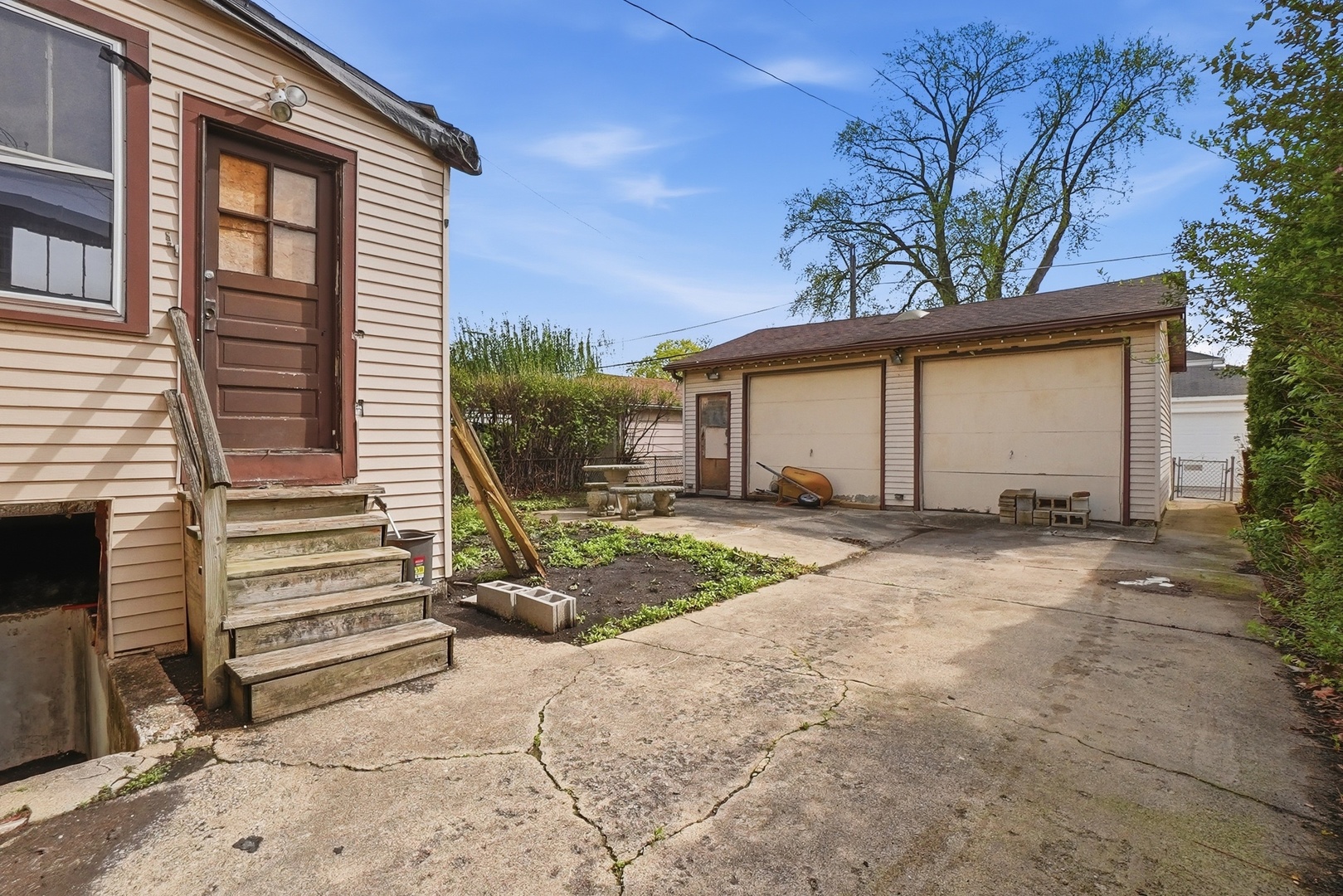 7339 N Osceola Avenue, Chicago, IL 60631