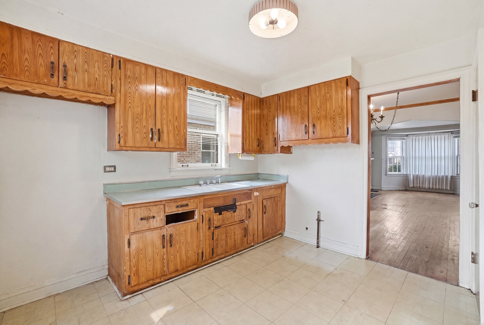 7339 N Osceola Avenue, Chicago, IL 60631