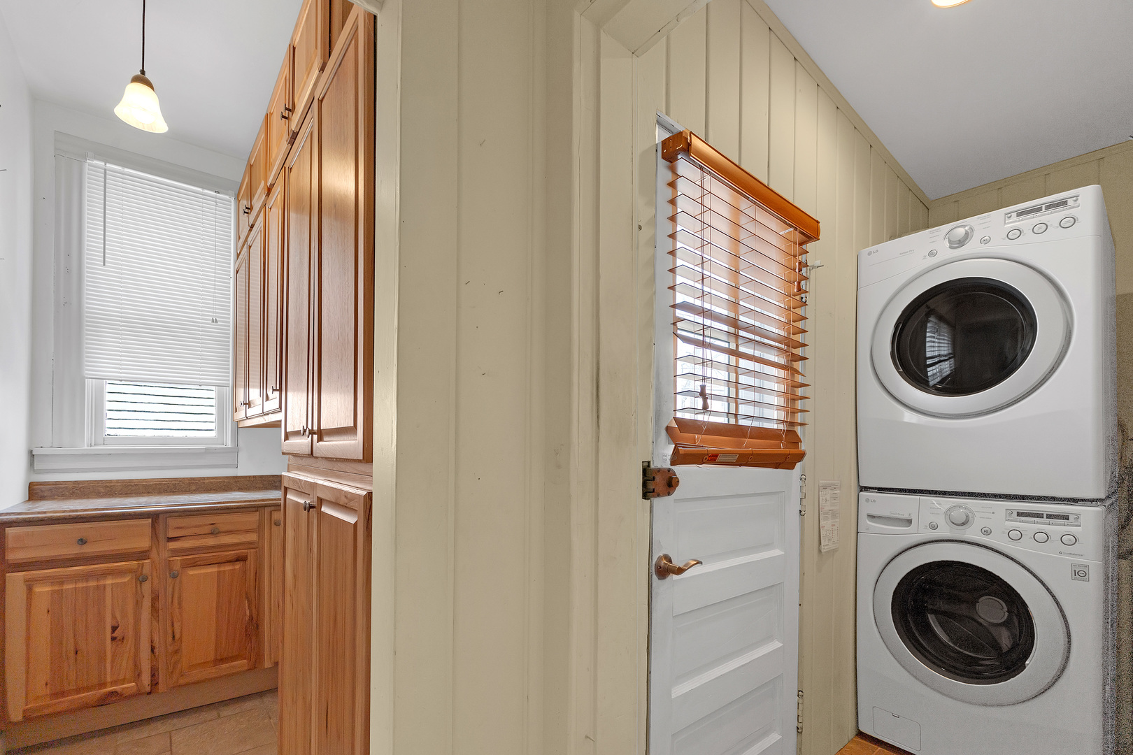 4711 N Kilbourn Avenue, Chicago, IL 60630