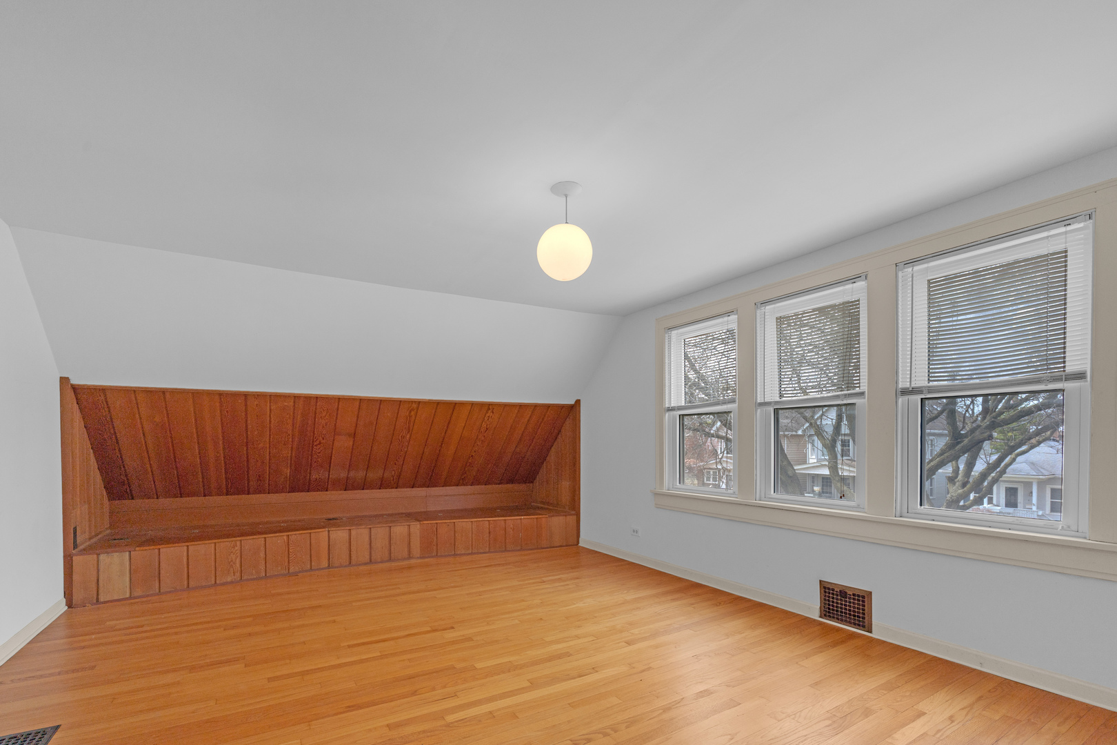 4711 N Kilbourn Avenue, Chicago, IL 60630