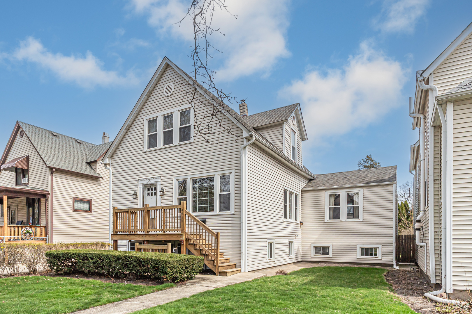 4711 N Kilbourn Avenue, Chicago, IL 60630