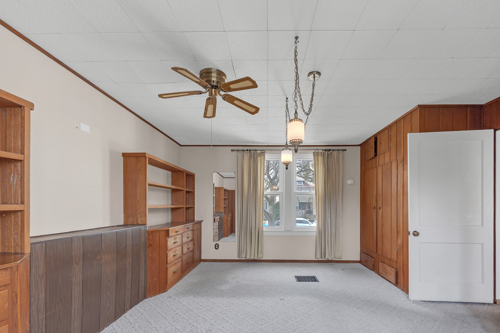 4711 N Kilbourn Avenue, Chicago, IL 60630