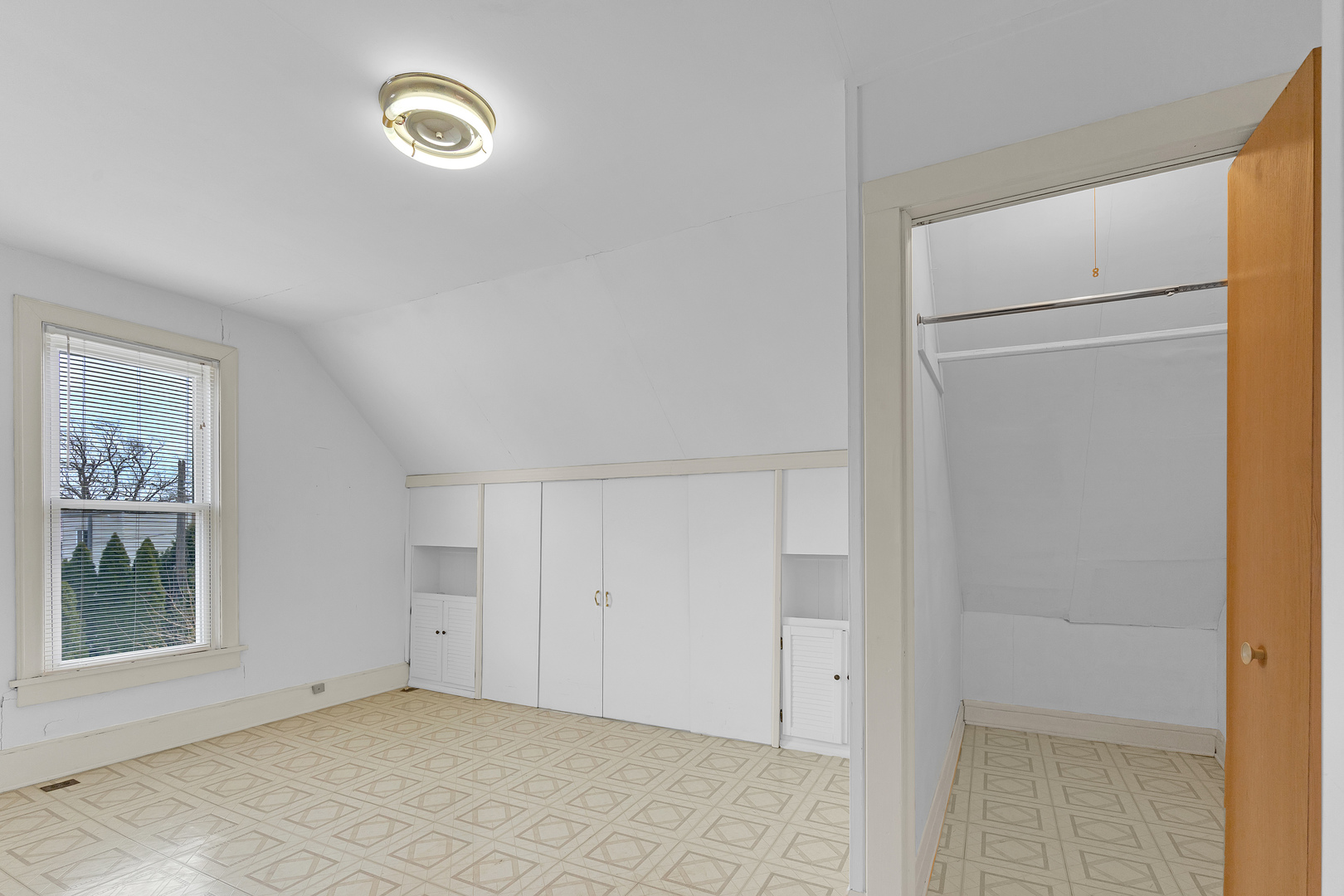 4711 N Kilbourn Avenue, Chicago, IL 60630