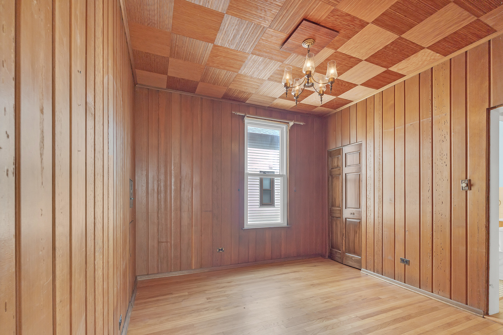 4711 N Kilbourn Avenue, Chicago, IL 60630