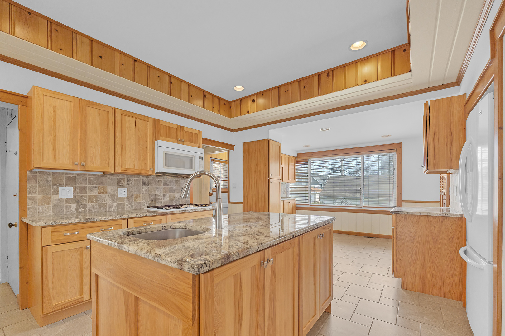 4711 N Kilbourn Avenue, Chicago, IL 60630