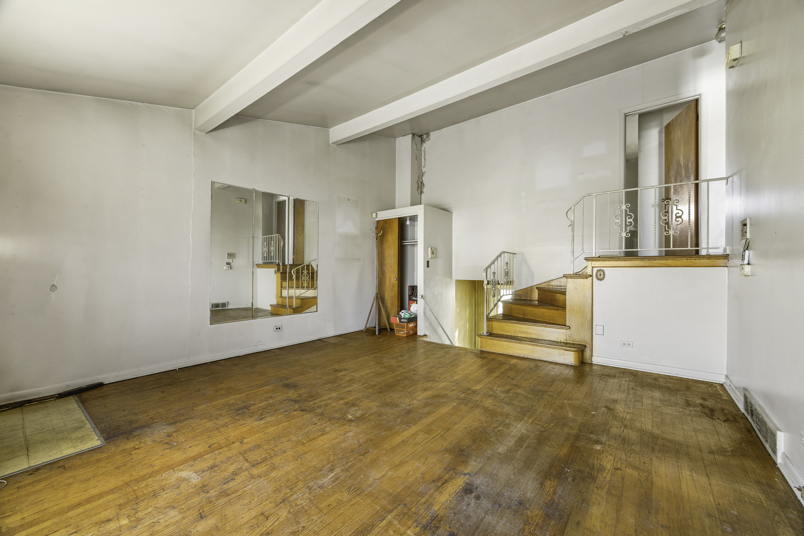 8909 Robin Drive, Des Plaines, IL 60016