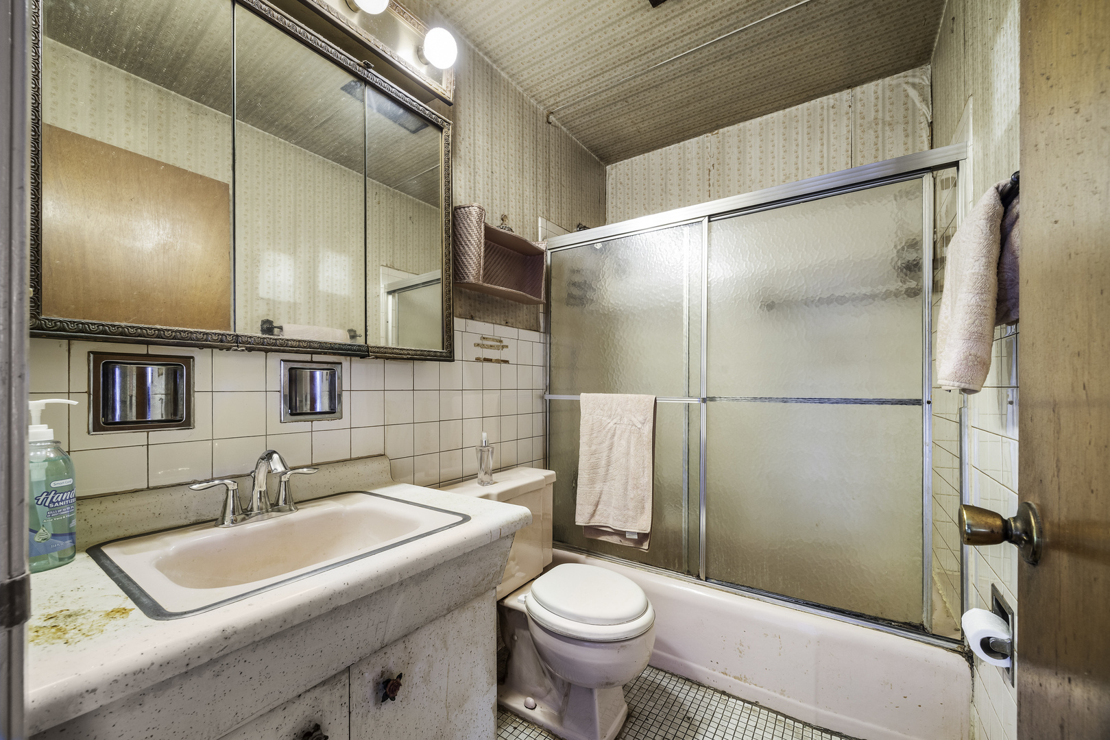 8909 Robin Drive, Des Plaines, IL 60016