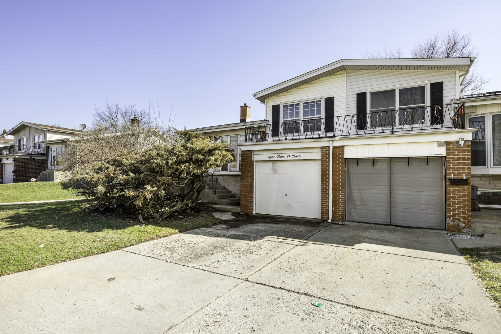 8909 Robin Drive, Des Plaines, IL 60016