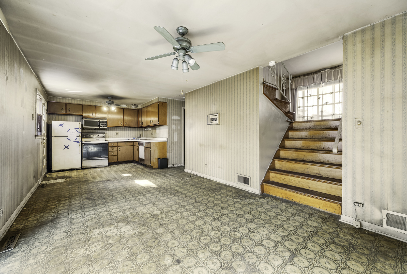 8909 Robin Drive, Des Plaines, IL 60016